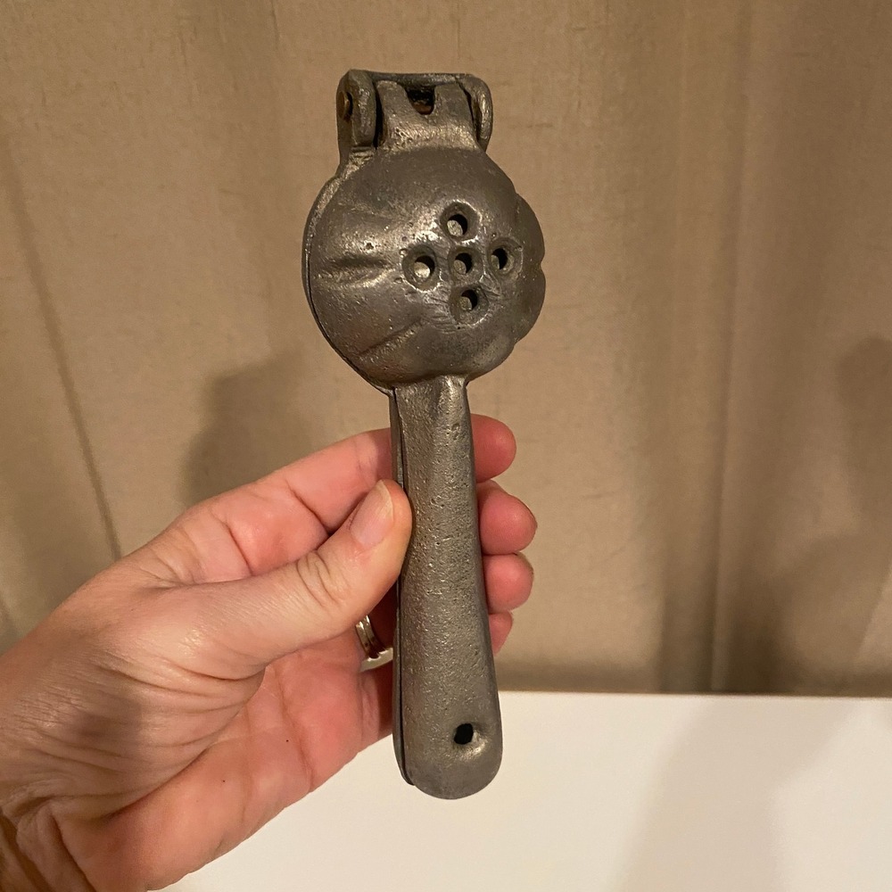 Vintage Cast Iron Citrus Juicer Manual Lemon Lime Press‎ Kitchen Tool Squeezer